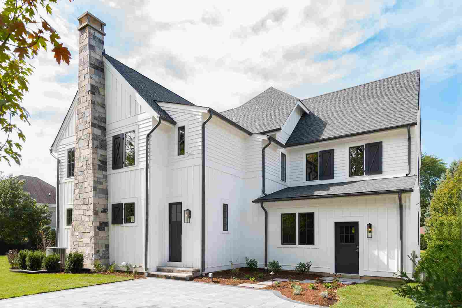 24 Ideas How a White House with Black Windows Creates a Timeless ...