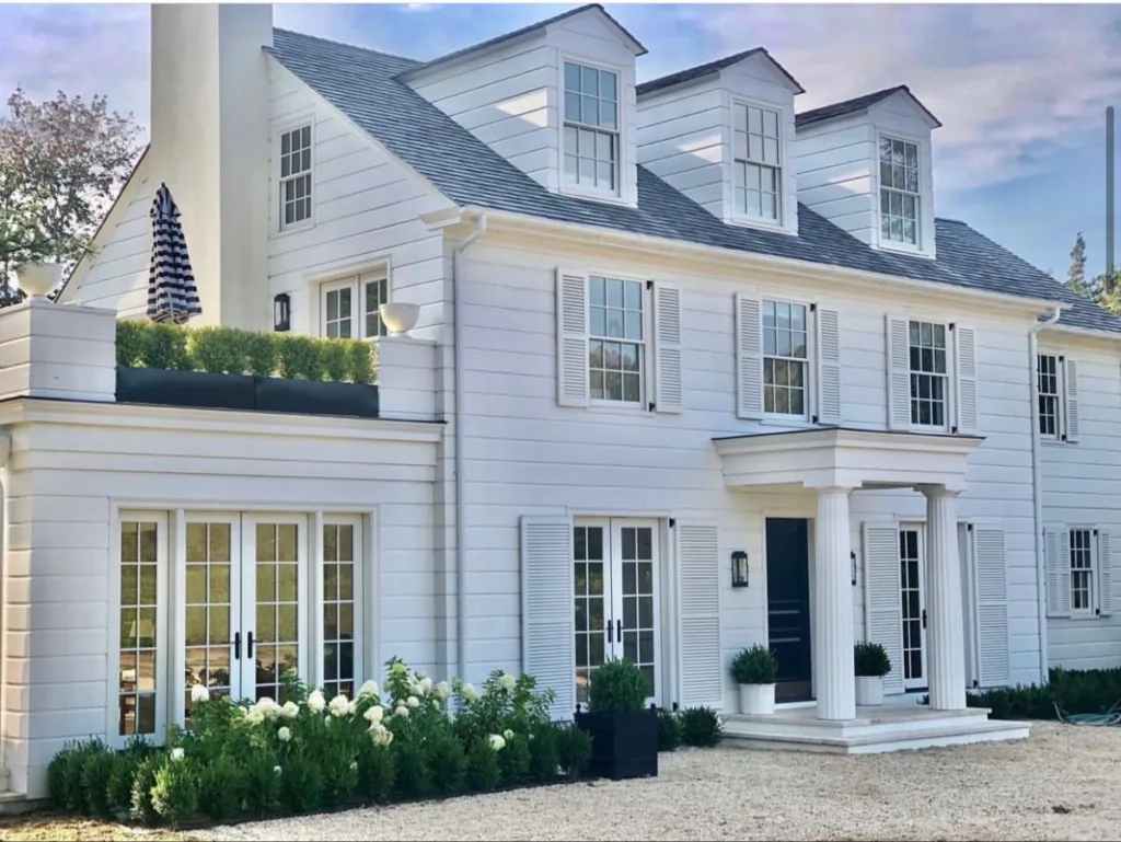 A white house with white gutter and white pillars