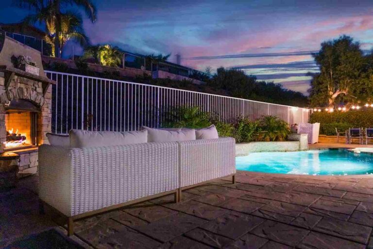 Landscaping-with-Large-Scale-Garden-Furnishings