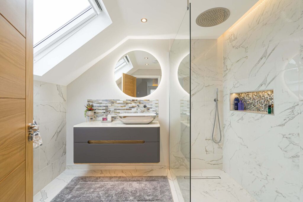 A bathroom with lighting and mirror on the wall 