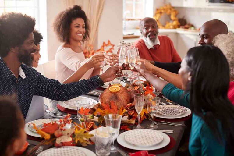 5-Heartwarming-Traditions-for-Thanksgiving-Dinner