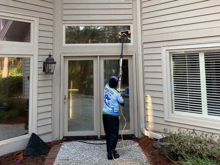 Benefits Of Hiring Professional Window Washers for Home Maintenanceent featured image