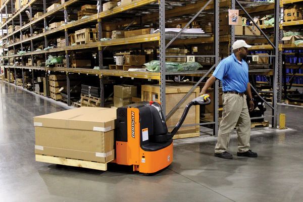 Step-by-Step Guide to Using Pallet Jacks Safely in Your Workplace Step-by-Step-Guide-to-Using-Pallet-Jacks-Safely-in-Your-Workplace