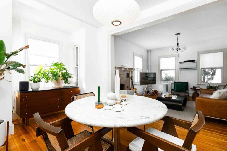 light-colored-dining-table-with-four-modern-wooden-chairs