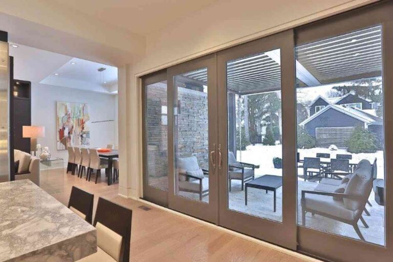 modern-home-with-sliding-doors-installed